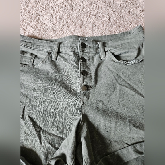 Universal Thread High WaistGreen Denim Button Shorts Women's Size 12/31 - Picture 7 of 7